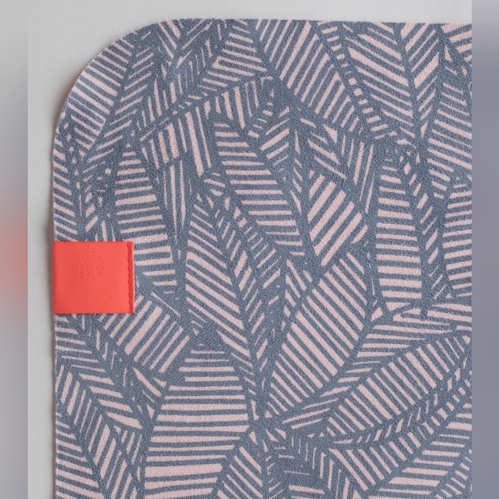 Lululemon The Towel Banana Leaf Blush Quartz